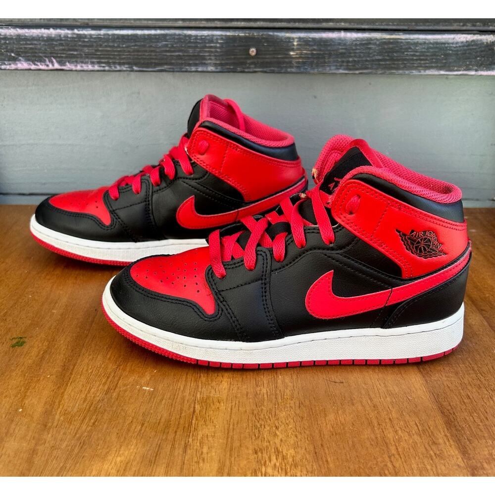 Air Jordan 1 Mid Bred Black Red Youth 4.5Y Sneaker DQ8423-060